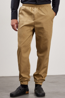 Брюки профессиональные со складкой на уровне колена, резинками по низу, песочные