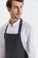 Фартук классический с грудкой и накладным карманом, черный в полоску