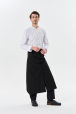 Фартук черный на поясе, со шлицей